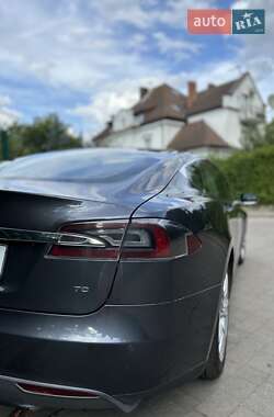 Лифтбек Tesla Model S 2015 в 