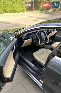 Лифтбек Tesla Model S 2015 в 