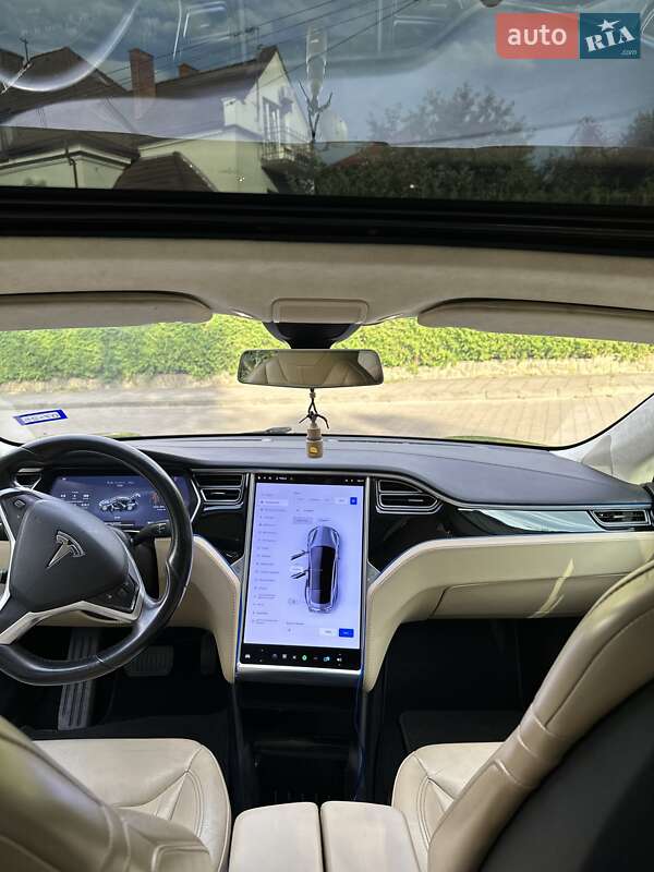 Лифтбек Tesla Model S 2015 в Львове