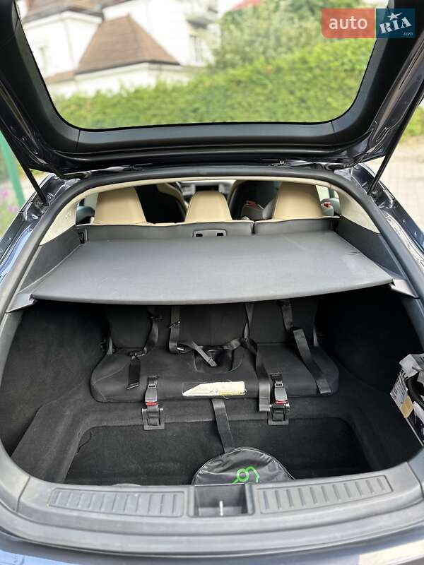 Лифтбек Tesla Model S 2015 в Львове