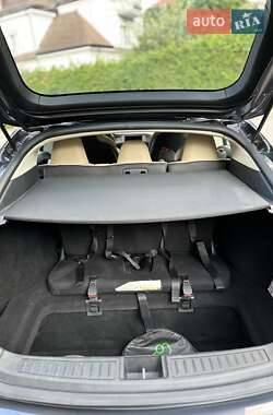 Лифтбек Tesla Model S 2015 в 