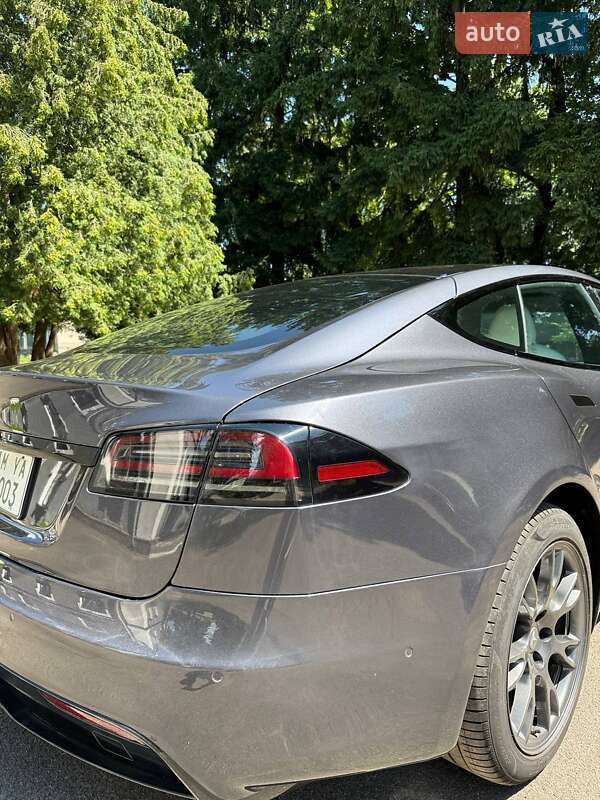 Ліфтбек Tesla Model S 2023 в Овручі