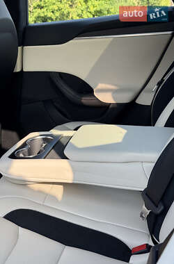 Лифтбек Tesla Model S 2024 в 