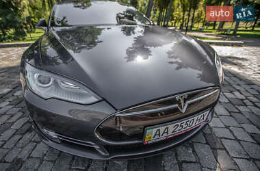 Лифтбек Tesla Model S 2014 в 