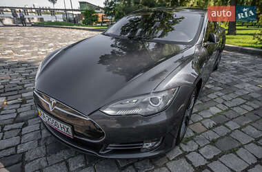 Лифтбек Tesla Model S 2014 в 