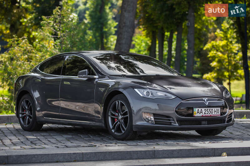 Tesla Model S 2014