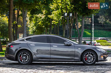 Лифтбек Tesla Model S 2014 в 