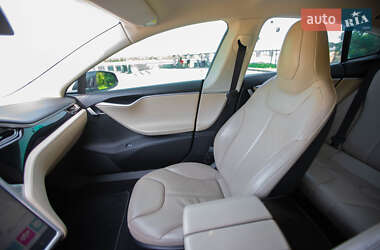 Лифтбек Tesla Model S 2014 в 