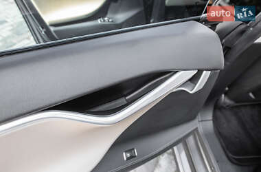 Лифтбек Tesla Model S 2014 в 