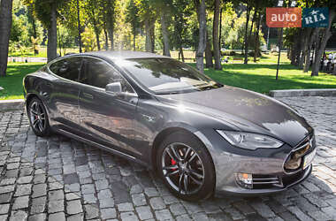 Лифтбек Tesla Model S 2014 в 