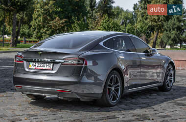 Лифтбек Tesla Model S 2014 в 