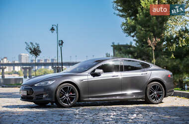 Лифтбек Tesla Model S 2014 в 