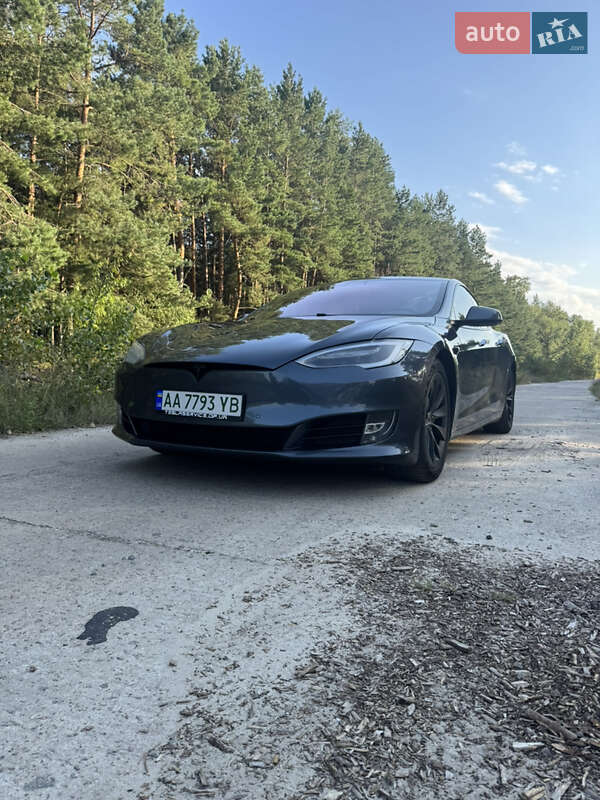Ліфтбек Tesla Model S 2016 в Києві