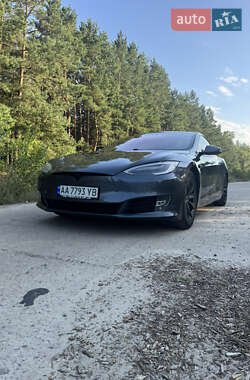Лифтбек Tesla Model S 2016 в 