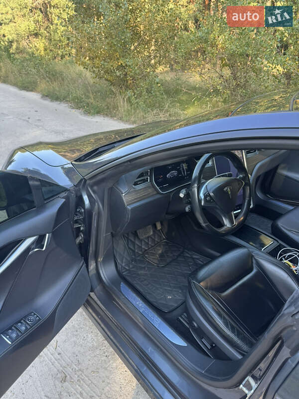 Ліфтбек Tesla Model S 2016 в Києві