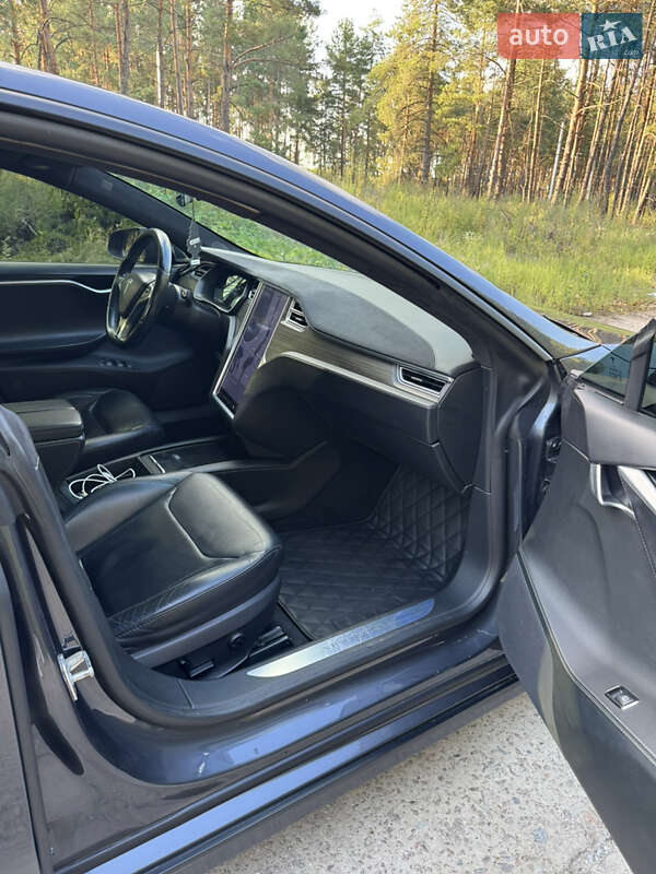 Ліфтбек Tesla Model S 2016 в Києві
