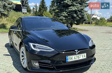 Лифтбек Tesla Model S 2016 в Ровно