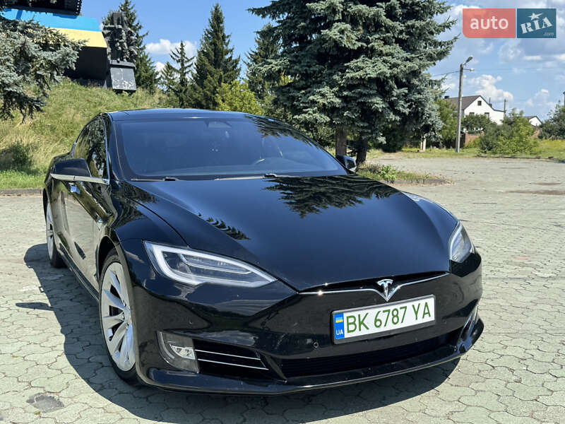 Лифтбек Tesla Model S 2016 в 