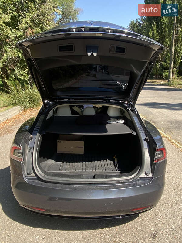Лифтбек Tesla Model S 2017 в Кременчуге фото 9 Лифтбек Tesla Model S 2017 в Кременчуге