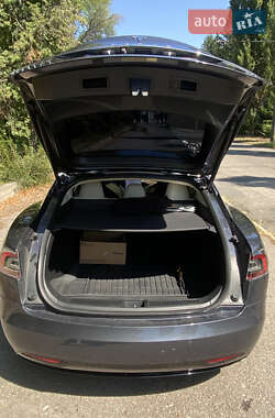 Лифтбек Tesla Model S 2017 в 
