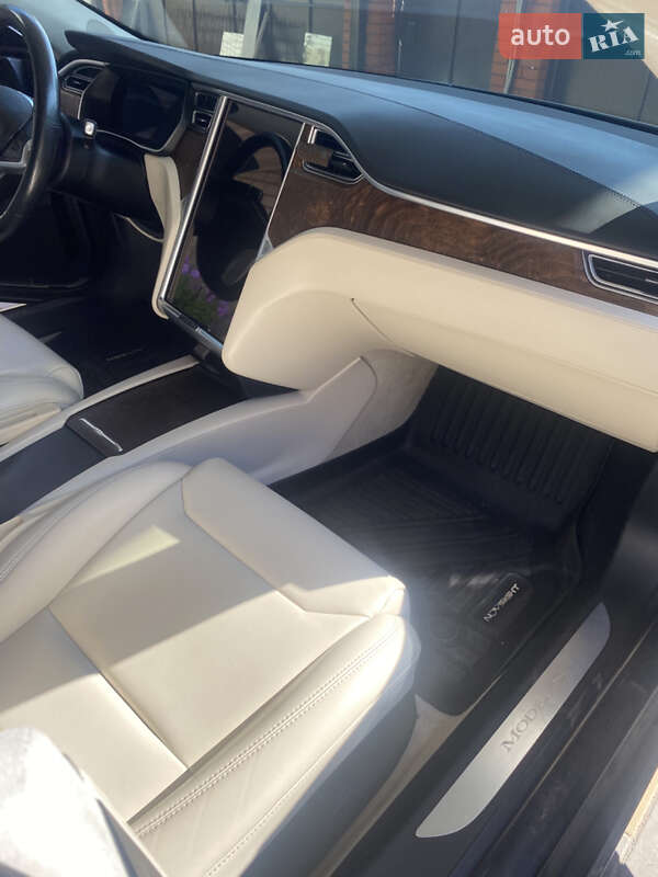 Лифтбек Tesla Model S 2017 в Кременчуге фото 13 Лифтбек Tesla Model S 2017 в Кременчуге