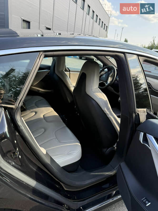 Лифтбек Tesla Model S 2016 в Киеве
