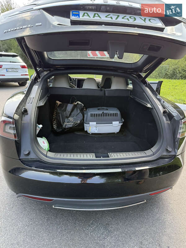 Лифтбек Tesla Model S 2016 в Киеве
