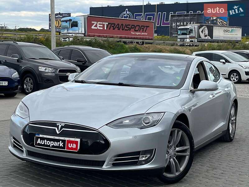 Tesla Model S 2013
