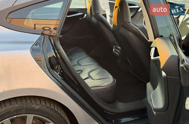 Лифтбек Tesla Model S 2013 в 