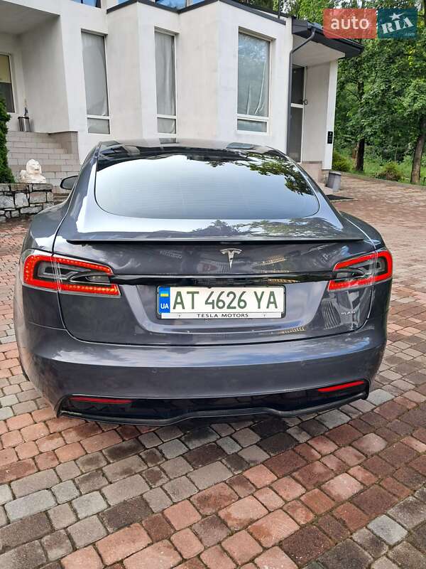 Лифтбек Tesla Model S 2021 в Коломые