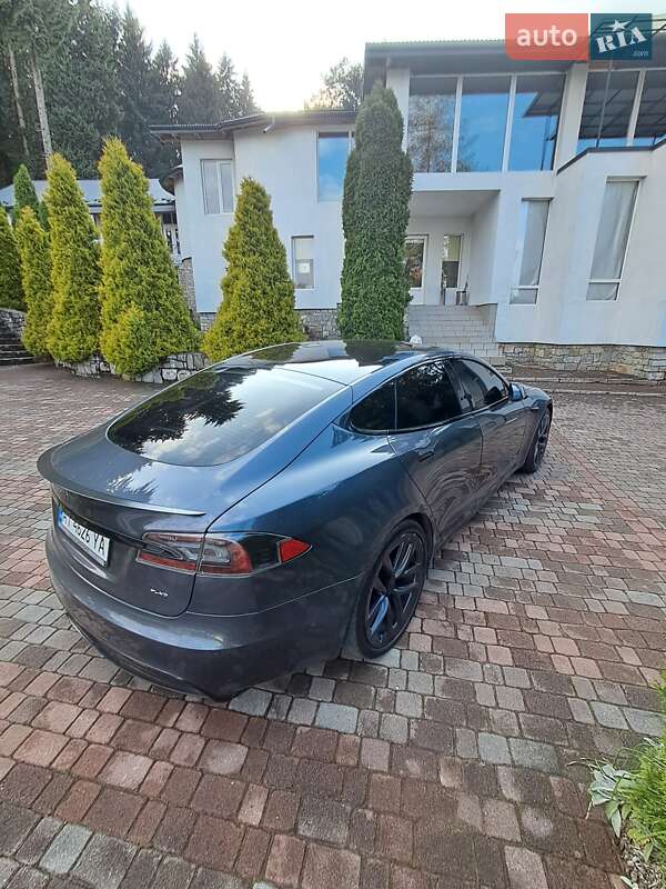 Лифтбек Tesla Model S 2021 в Коломые