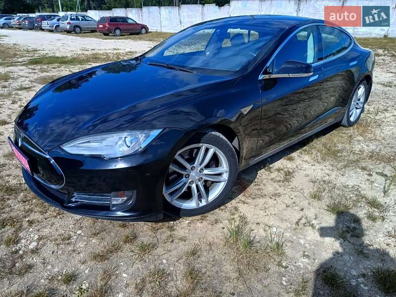 Лифтбек Tesla Model S 2013 в 