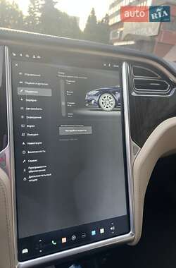 Лифтбек Tesla Model S 2013 в 