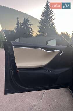 Лифтбек Tesla Model S 2013 в 