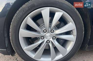 Лифтбек Tesla Model S 2013 в 