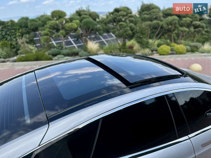 Ліфтбек Tesla Model S 2015 в Чернівцях