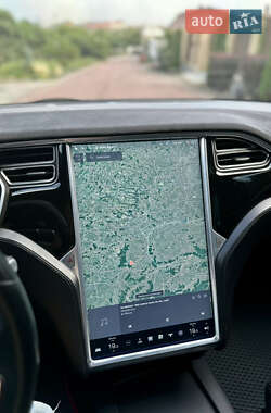 Лифтбек Tesla Model S 2015 в 