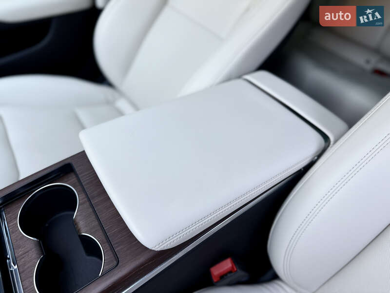 Лифтбек Tesla Model S 2021 в Львове