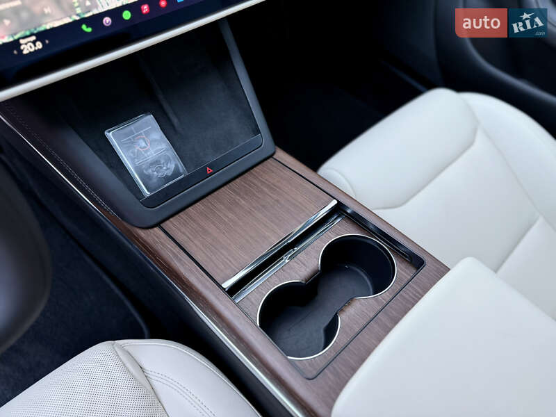 Лифтбек Tesla Model S 2021 в Львове