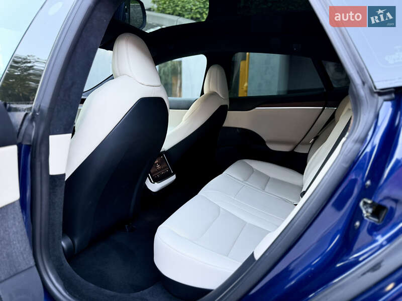 Лифтбек Tesla Model S 2021 в Львове