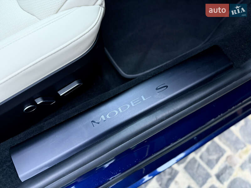 Лифтбек Tesla Model S 2021 в Львове