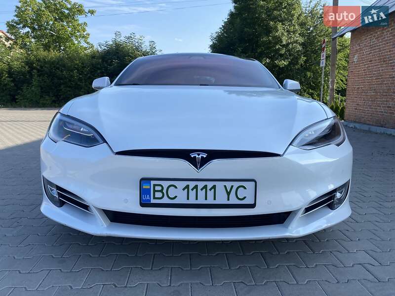 Лифтбек Tesla Model S 2016 в Львове
