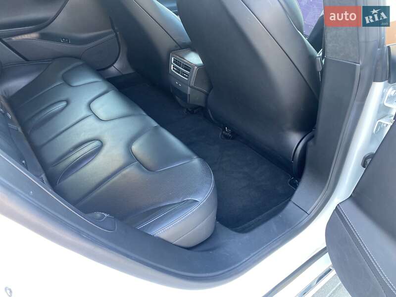 Лифтбек Tesla Model S 2016 в Львове