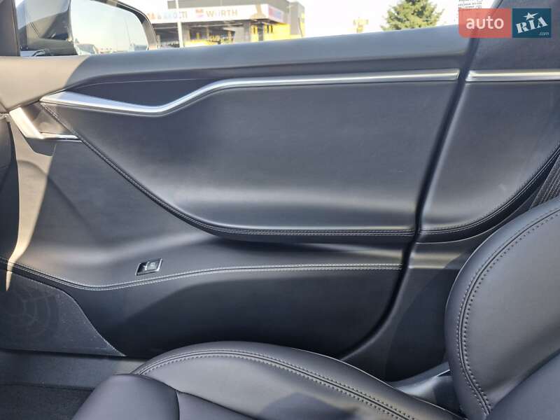 Ліфтбек Tesla Model S 2020 в Димері