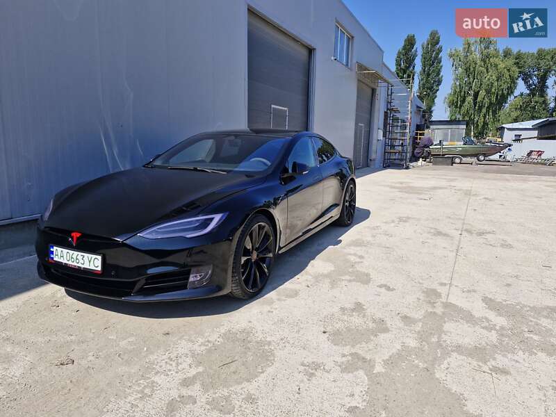 Ліфтбек Tesla Model S 2020 в Димері