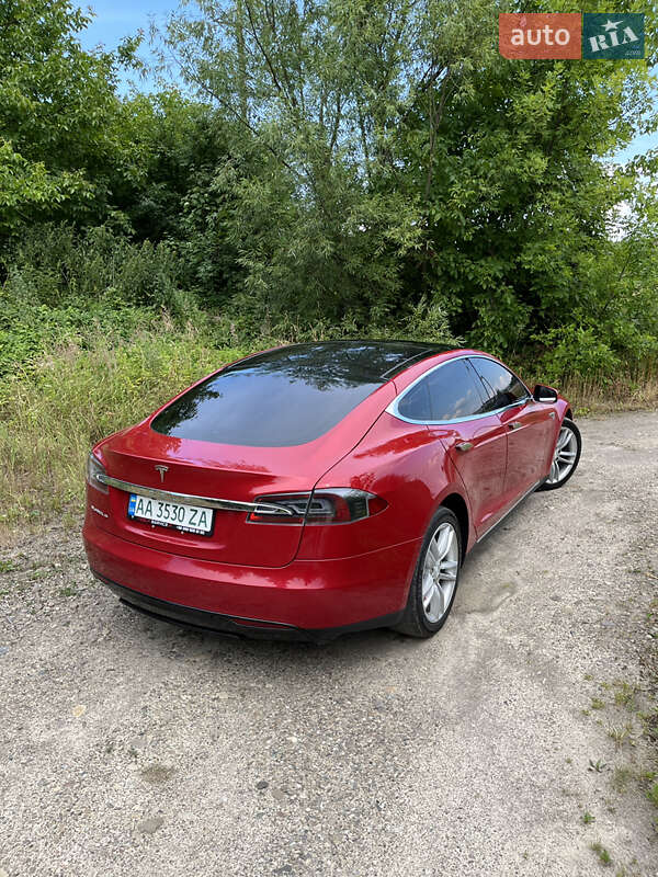 Лифтбек Tesla Model S 2015 в Стрые