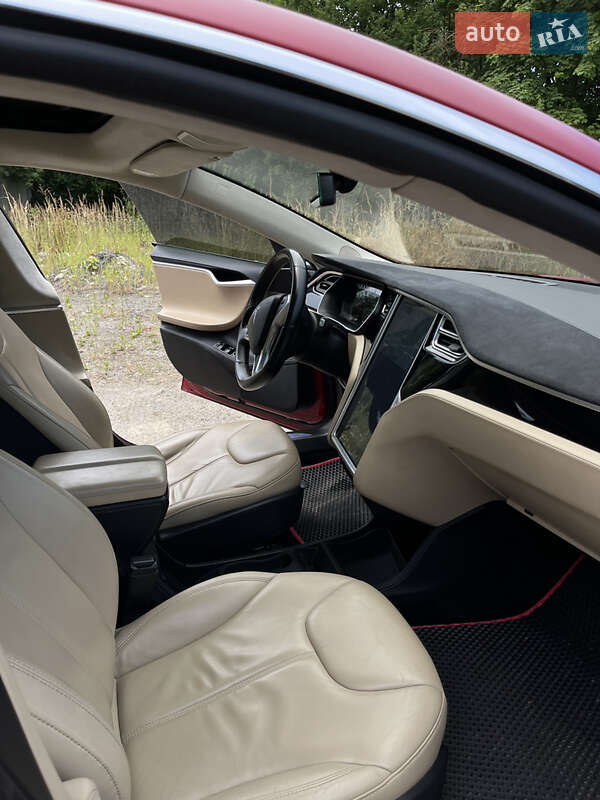 Лифтбек Tesla Model S 2015 в Стрые
