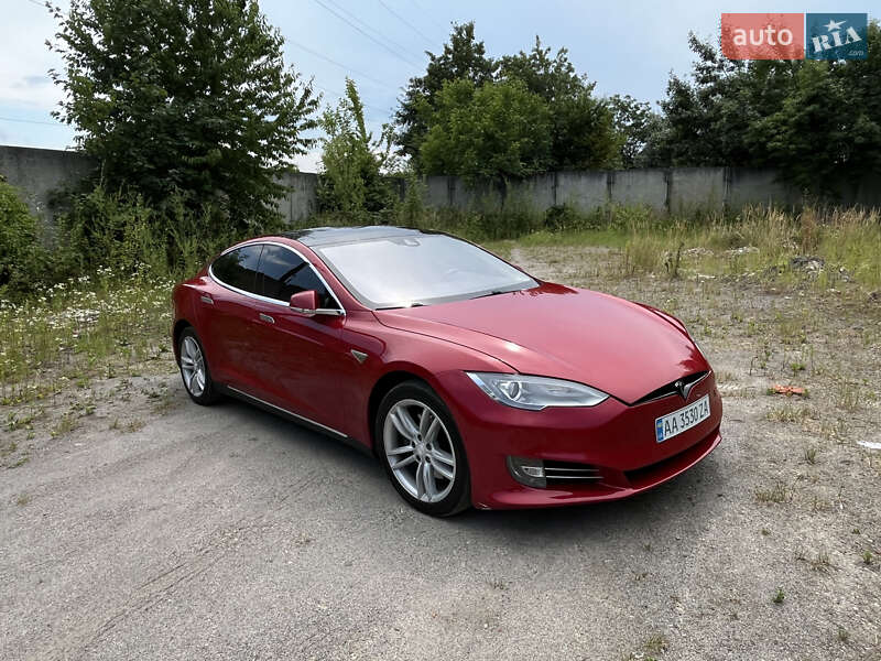 Лифтбек Tesla Model S 2015 в Стрые