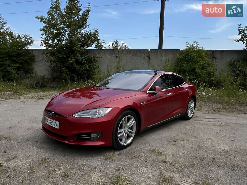 Лифтбек Tesla Model S 2015 в Стрые