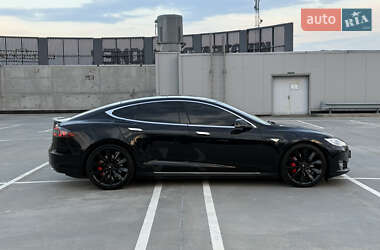 Лифтбек Tesla Model S 2014 в 